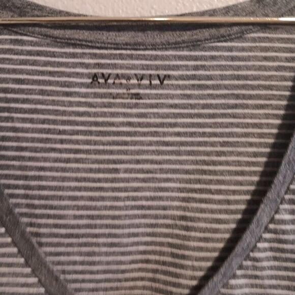 AVA & VIV Women's 3X Short Sleeve Gray Stripes VNeck Plus Size - Picture 2 of 6